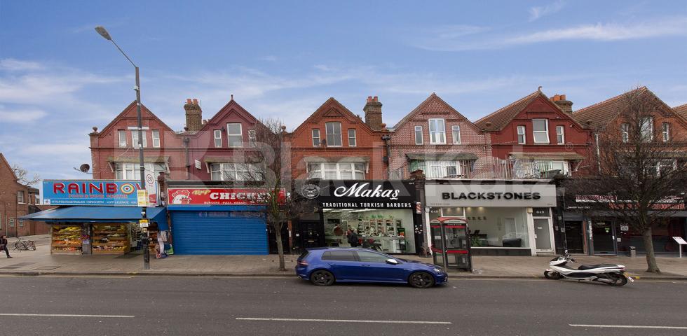 			Huge Two Bed Apartment !, 2 Bedroom, 1 bath, 1 reception Flat			 Green lanes, Turnpike Lane, N8